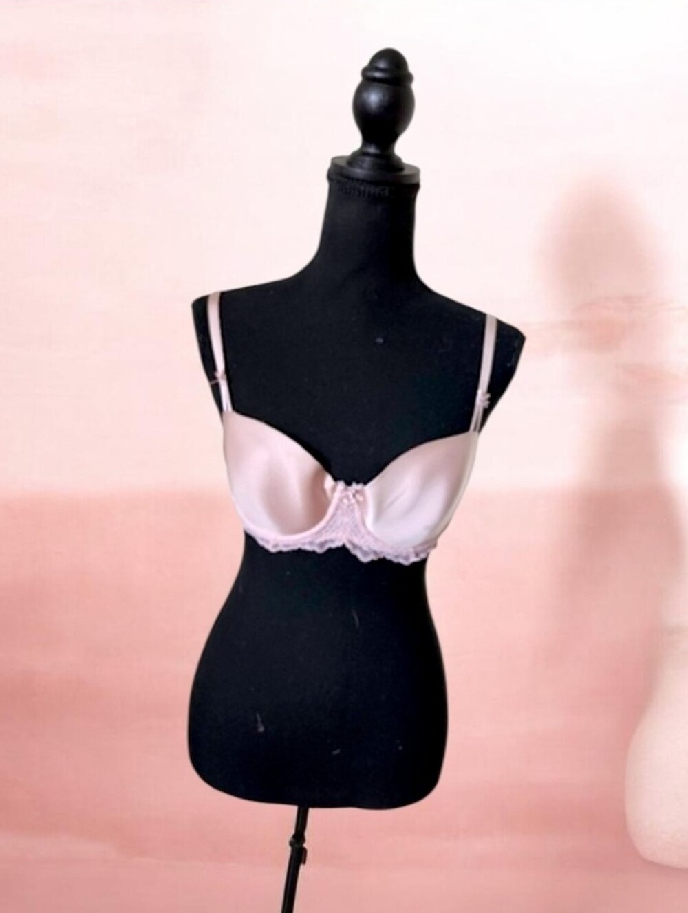 Victoria's Secret Soft Pink Lace Bra 32D